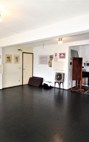 Casa para alugar com 275m², 5 quartos e 4 vagasSalão de festa