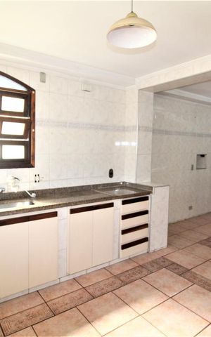 Casa para alugar com 275m², 5 quartos e 4 vagasCozinha 