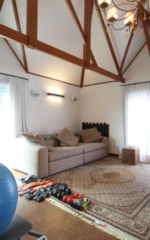 Casa à venda com 380m², 2 quartos e 4 vagasSalão de festas