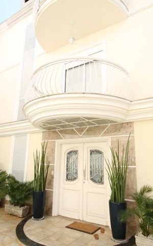 Casa à venda com 380m², 2 quartos e 4 vagasFachada