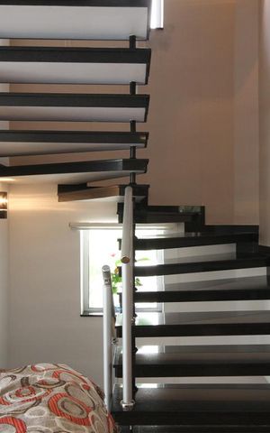 Casa à venda com 380m², 2 quartos e 4 vagasEscada