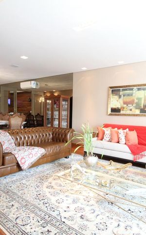 Casa à venda com 380m², 2 quartos e 4 vagasSala