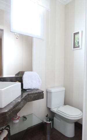 Casa à venda com 380m², 2 quartos e 4 vagasLavabo