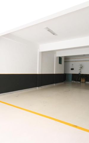 Casa à venda com 380m², 2 quartos e 4 vagasGaragem