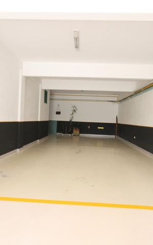 Casa à venda com 380m², 2 quartos e 4 vagasGaragem