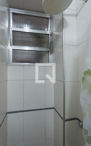 Apartamento para alugar com 60m², 2 quartos e sem vagaBanheiro