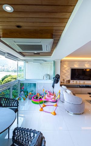 Apartamento à venda com 260m², 3 quartos e 3 vagas Apartamento à venda com 260m², 3 quartos e 3 vagasVaranda da Sala