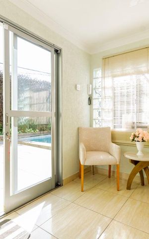 Casa à venda com 400m², 3 quartos e 4 vagas1o. Andar - Sala (Entrada)