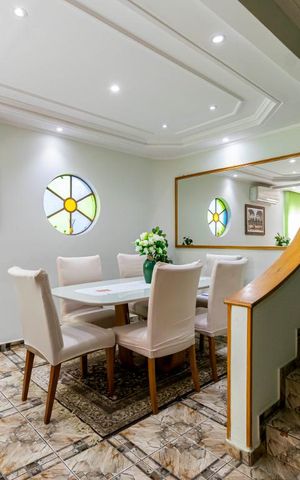 Casa à venda com 400m², 3 quartos e 4 vagas1o. Andar - Sala