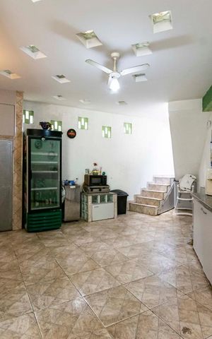 Casa à venda com 400m², 3 quartos e 4 vagasFundos - Espaço gourmet com churrasqueira