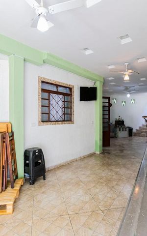 Casa à venda com 400m², 3 quartos e 4 vagasFundos - Espaço gourmet com churrasqueira