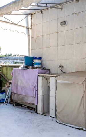 Casa à venda com 400m², 3 quartos e 4 vagasFundos - Área de serviço