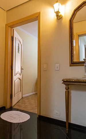 Apartamento à venda com 253m², 4 quartos e 3 vagas Apartamento à venda com 253m², 4 quartos e 3 vagasHall de Entrada