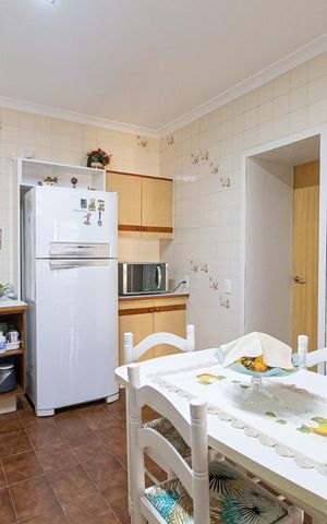 Apartamento à venda com 253m², 4 quartos e 3 vagas Apartamento à venda com 253m², 4 quartos e 3 vagasCozinha