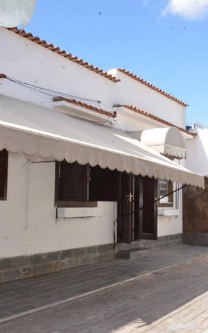 Casa de condomínio à venda com 68m², 2 quartos e 2 vagasFachada