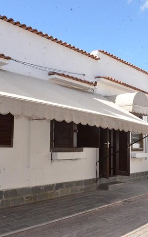Casa de condomínio à venda com 68m², 2 quartos e 2 vagasFachada