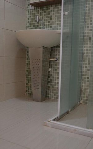 Casa de condomínio à venda com 68m², 2 quartos e 2 vagasBanheiro Social- box