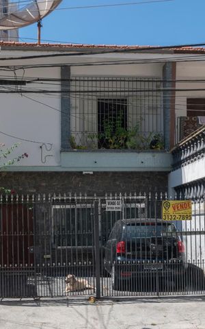 Casa à venda com 170m², 3 quartos e 2 vagas Casa à venda com 170m², 3 quartos e 2 vagasFachada