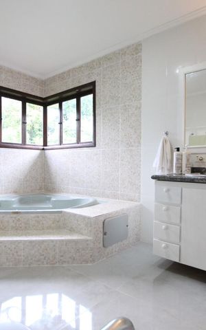 Casa para alugar com 600m², 4 quartos e 8 vagasBanheiro