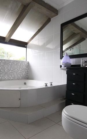 Casa para alugar com 600m², 4 quartos e 8 vagasBanheiro