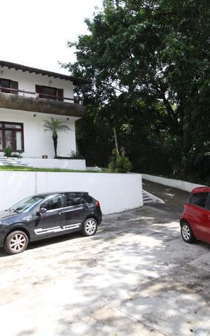 Casa para alugar com 600m², 4 quartos e 8 vagasFachada