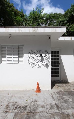Casa para alugar com 600m², 4 quartos e 8 vagasFachada