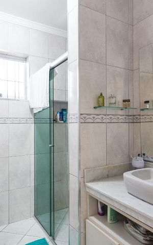 Casa à venda com 230m², 3 quartos e 3 vagas Casa à venda com 230m², 3 quartos e 3 vagasBanheiro Social