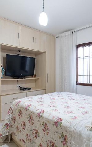 Casa à venda com 230m², 3 quartos e 3 vagas Casa à venda com 230m², 3 quartos e 3 vagasSuíte