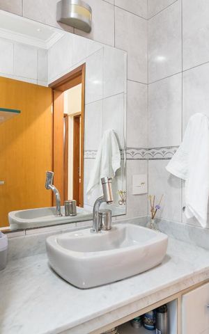 Casa à venda com 230m², 3 quartos e 3 vagas Casa à venda com 230m², 3 quartos e 3 vagasBanheiro Social
