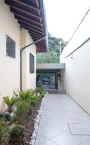 Casa à venda com 230m², 3 quartos e 3 vagas Casa à venda com 230m², 3 quartos e 3 vagasJardim