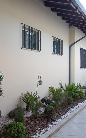 Casa à venda com 230m², 3 quartos e 3 vagas Casa à venda com 230m², 3 quartos e 3 vagasJardim