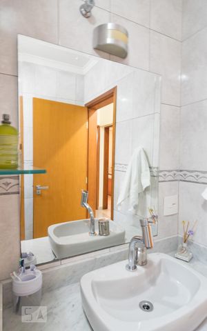 Casa à venda com 230m², 3 quartos e 3 vagas Casa à venda com 230m², 3 quartos e 3 vagasBanheiro Social