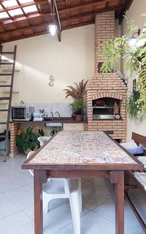 Casa à venda com 230m², 3 quartos e 3 vagas Casa à venda com 230m², 3 quartos e 3 vagasChurrasqueira