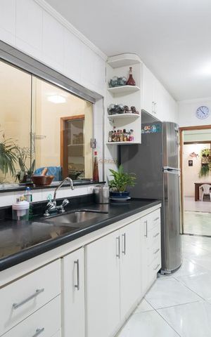 Casa à venda com 230m², 3 quartos e 3 vagas Casa à venda com 230m², 3 quartos e 3 vagasCozinha