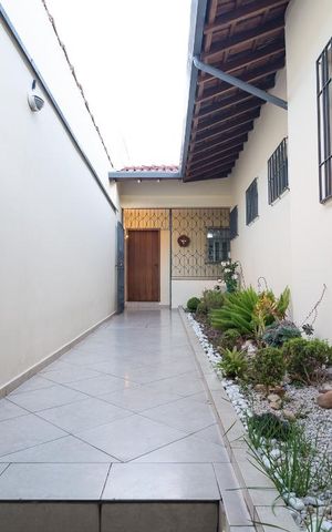 Casa à venda com 230m², 3 quartos e 3 vagas Casa à venda com 230m², 3 quartos e 3 vagasJardim