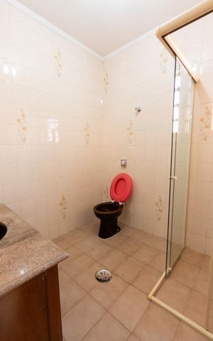 Casa à venda com 250m², 3 quartos e 2 vagasBanheiro 3