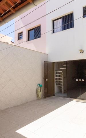 Casa à venda com 217m², 3 quartos e 5 vagasChurrasqueira
