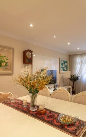 Casa à venda com 217m², 3 quartos e 5 vagasSala