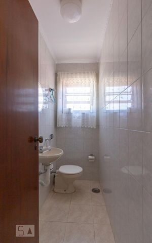 Casa à venda com 217m², 3 quartos e 5 vagasBanheiro de Serviço