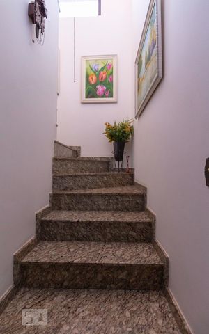Casa à venda com 217m², 3 quartos e 5 vagasEscada