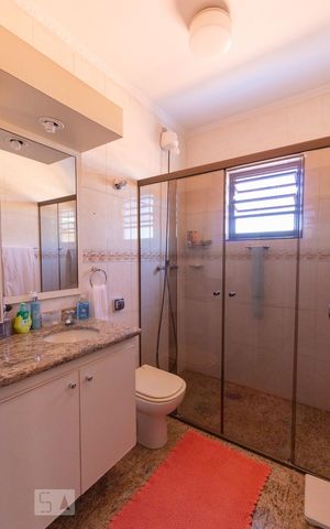 Casa à venda com 217m², 3 quartos e 5 vagasBanheiro da Suíte 1