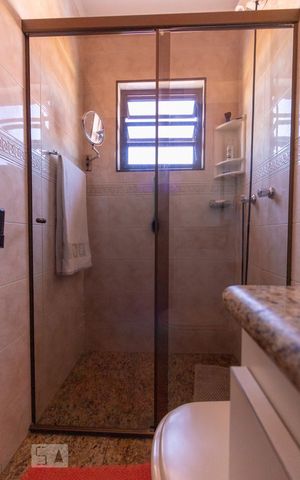 Casa à venda com 217m², 3 quartos e 5 vagasBanheiro da Suíte 2