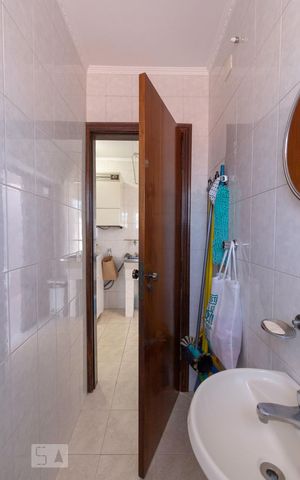 Casa à venda com 217m², 3 quartos e 5 vagasBanheiro de Serviço
