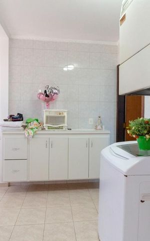 Casa à venda com 217m², 3 quartos e 5 vagasÁrea de Serviço