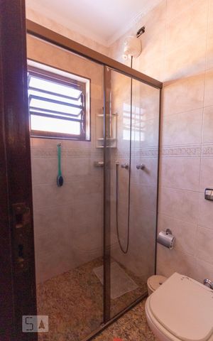 Casa à venda com 217m², 3 quartos e 5 vagasBanheiro da Suíte 2