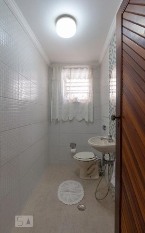 Casa à venda com 217m², 3 quartos e 5 vagasBanheiro Social