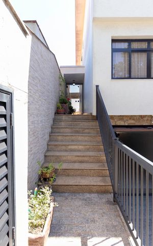 Casa à venda com 217m², 3 quartos e 5 vagasFachada