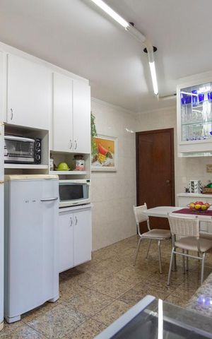 Casa à venda com 217m², 3 quartos e 5 vagasCozinha
