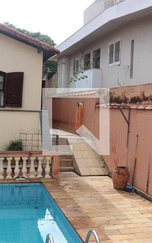 Casa à venda com 447m², 5 quartos e 6 vagasPiscina