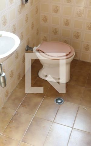 Casa à venda com 447m², 5 quartos e 6 vagasBanheiro 3